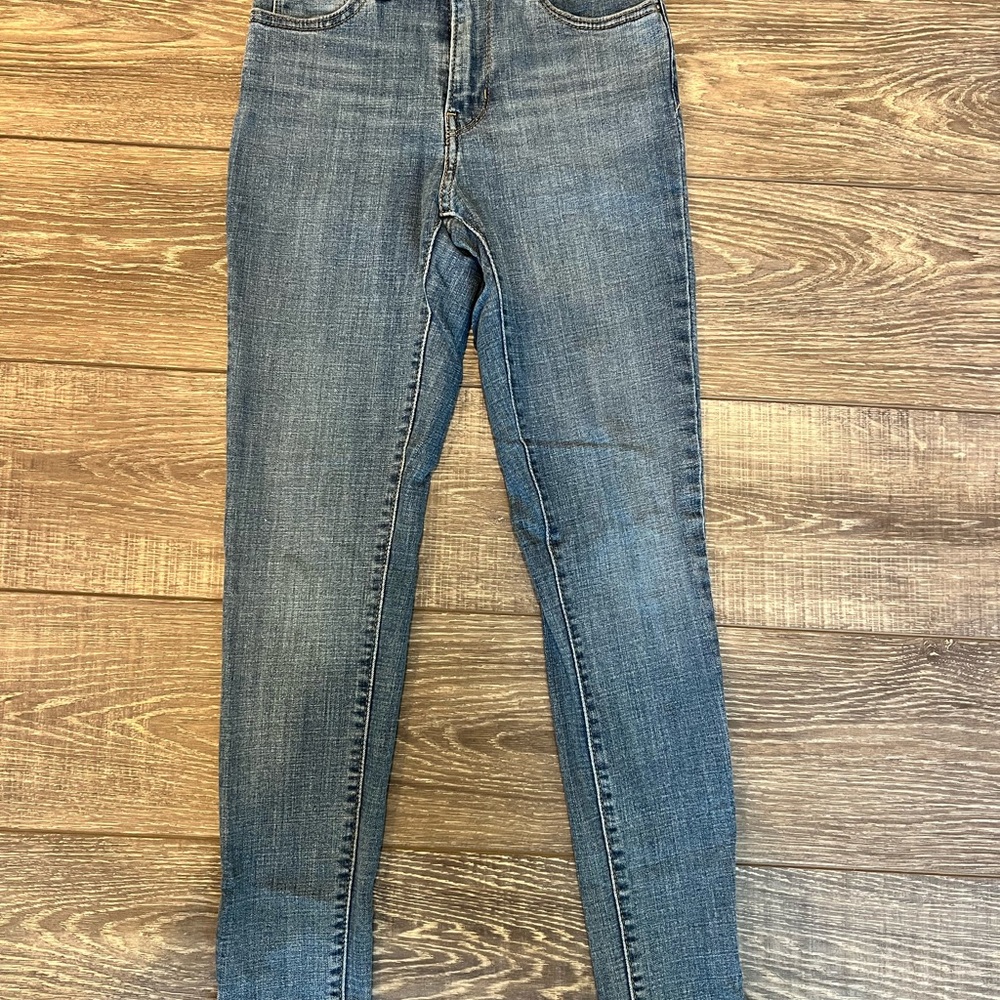 NWOT Levi's Women's High Rise Skinny Jeans in Classic Blue